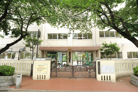 小学校　豊島区立駒込小学校（小学校）まで411m