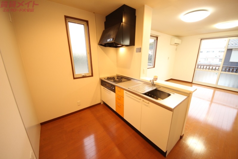 キッチン　同タイプ部屋写真です。