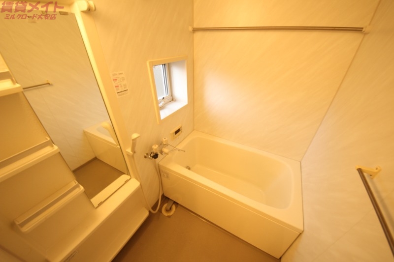 バス・シャワールーム　同タイプ部屋写真です。
