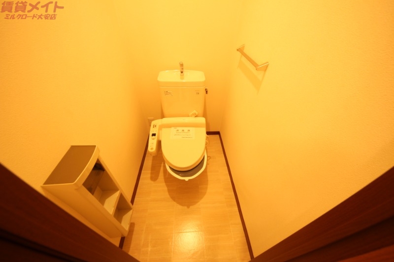 トイレ　同タイプ部屋写真です。