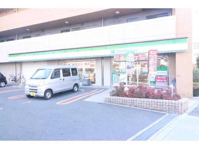 コンビニ　ファミリーマート本庄西三丁目店（コンビニ）まで504m