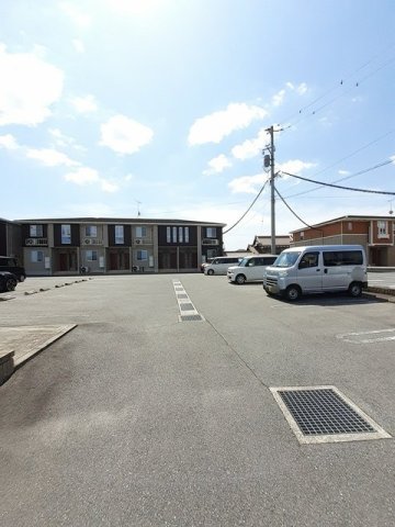 駐車場　駐車場に車を止められます