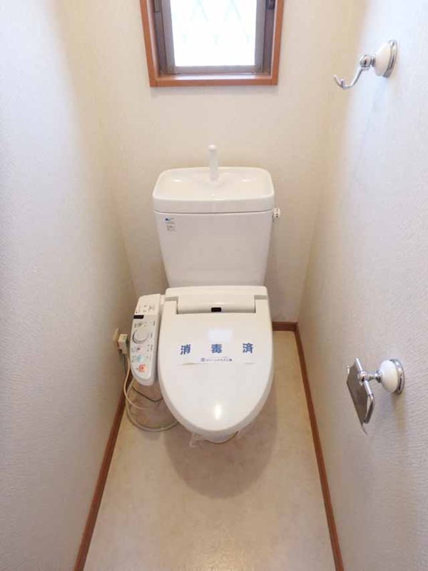トイレ　温水洗浄便座つき！