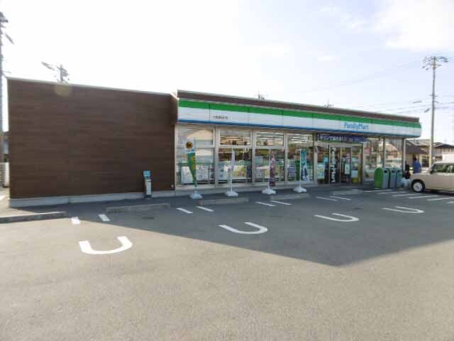 コンビニ　ファミリーマート松阪鎌田町店（コンビニ）まで541m