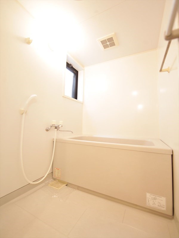 バス・シャワールーム　バスルーム（お風呂トイレ別）　窓付（換気良好）