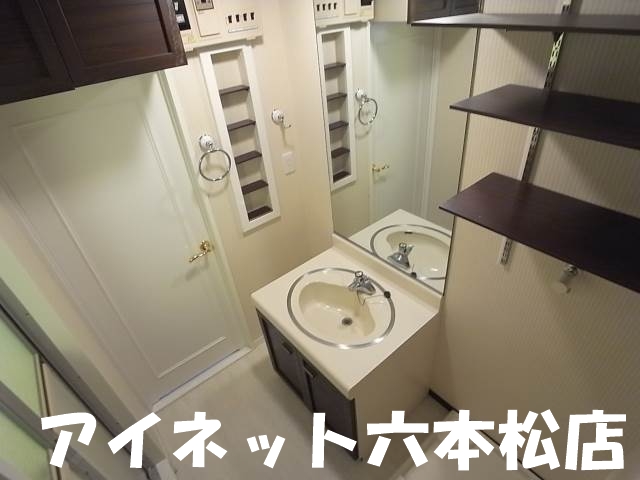 洗面設備　朝の支度にいかがでしょうか。
