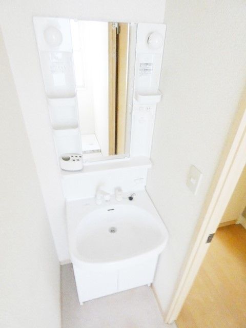 洗面設備　朝もらくらく洗髪洗面台。