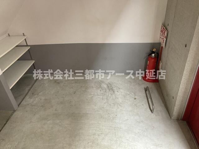 玄関　クロススクエア西大井　は三都市アース中延店へお任せください！