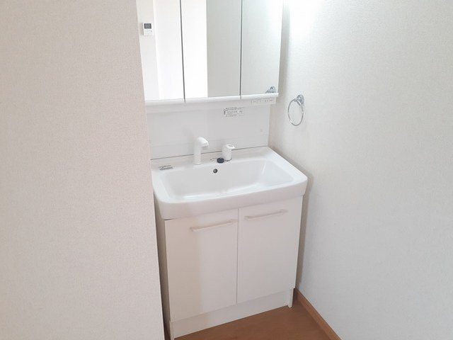 洗面設備　コンパクトで使いやすい洗面所