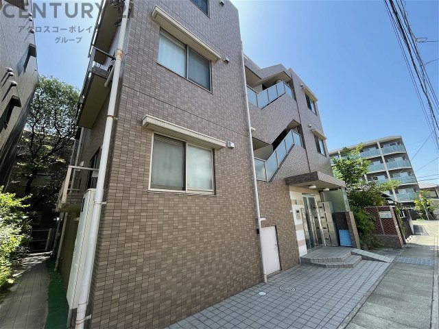 建物外観　オートロックで外部の人間が簡単に出入りできないため安心です。