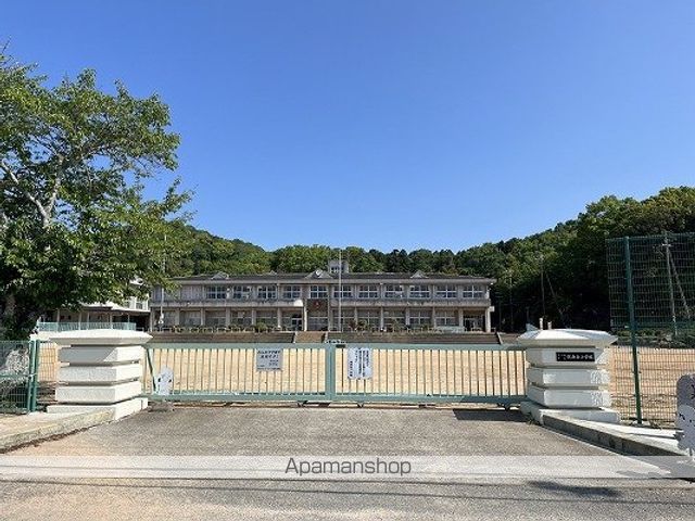 小学校　たつの市立小学校揖西西小学校（小学校）まで2608m