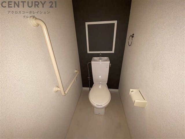 トイレ　温水洗浄便座付きのトイレです♪