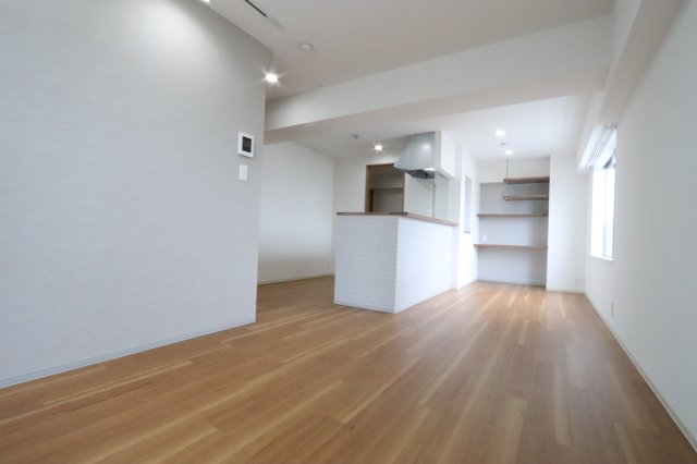 居室・リビング　リビングは2面に窓があり明るいお部屋です。