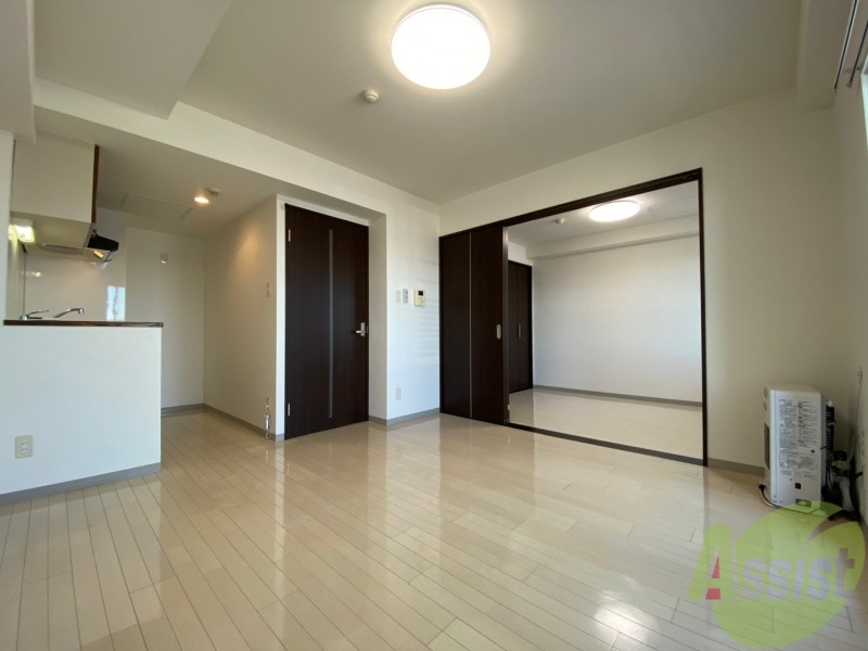 居室・リビング　広くてキレイなお部屋が広がっていて、充実した生活が送れそう。