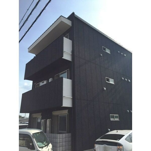 建物外観　オートロックで外部の人間が簡単に出入りできないため安心です。