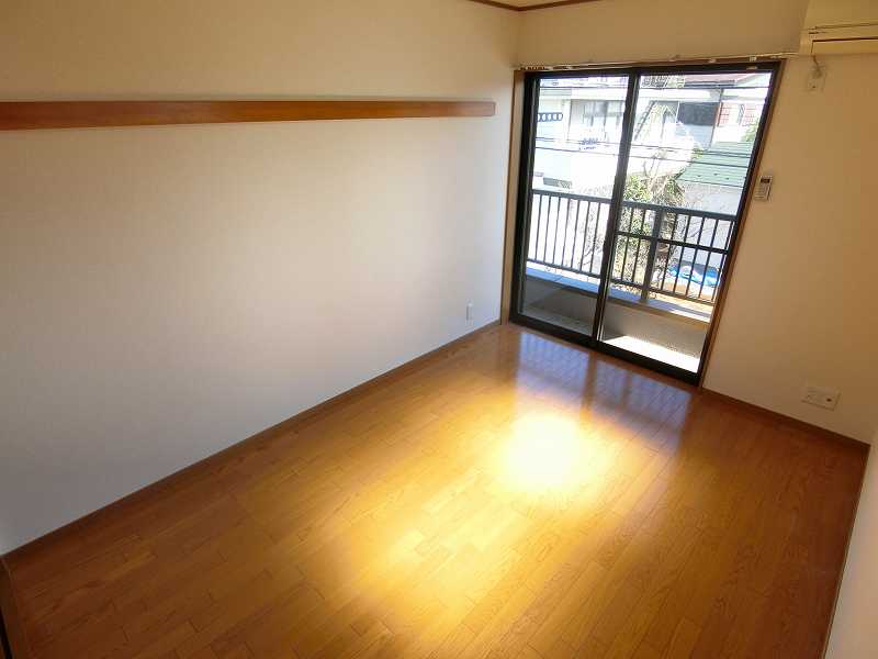 居室・リビング　※同物件、別部屋の写真です。