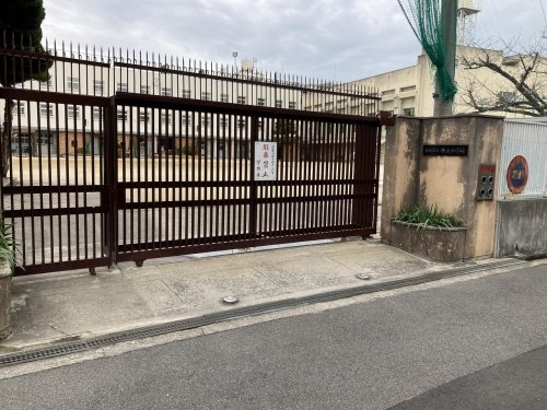 小学校　大阪市立勝山小学校（小学校）まで300m
