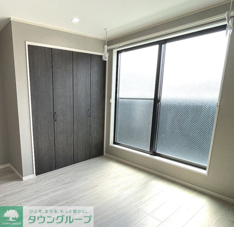 その他　黒を基調とした木目調の建具建材を使用しており、落ち着いた空…