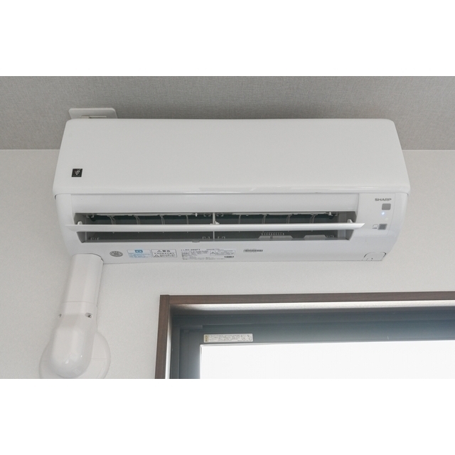 その他設備　備え付けエアコン