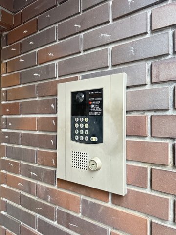 エントランス　共用エントランスは不審者の侵入を未然に防ぐオートロック付き！