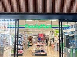 コンビニ　ファミリーマートJR川崎タワー店（コンビニ）まで224m
