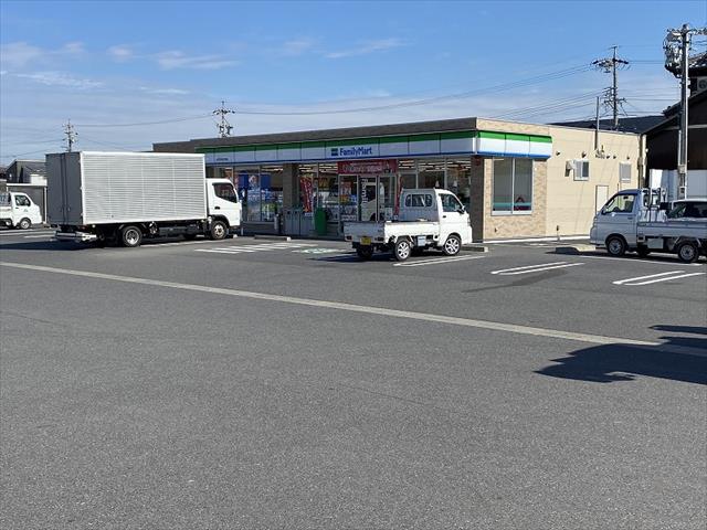 コンビニ　ファミリーマート（コンビニ）まで348m