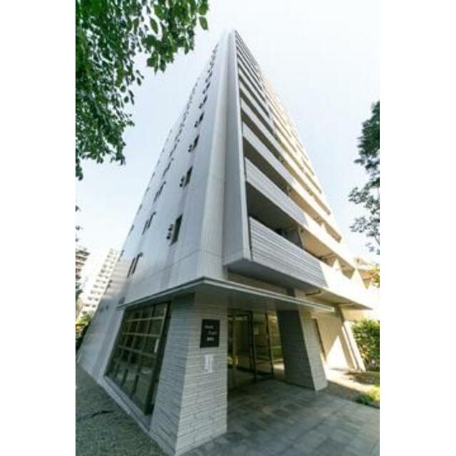 建物外観　鉄筋コンクリート造のがっちりとした建物。