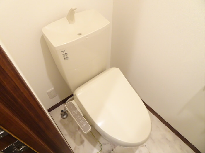 京王新線 幡ケ谷駅 徒歩9分 3階建 築7年のトイレ写真