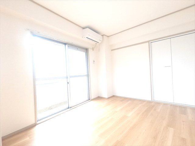 その他　フローリング調で綺麗な洋室