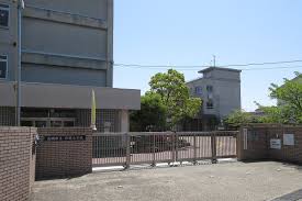 小学校　高槻市立如是小学校（小学校）まで446m