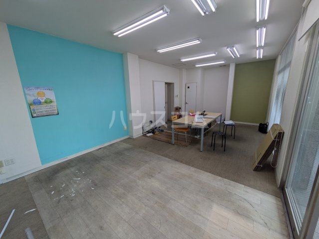 森下様貸店舗の居間写真