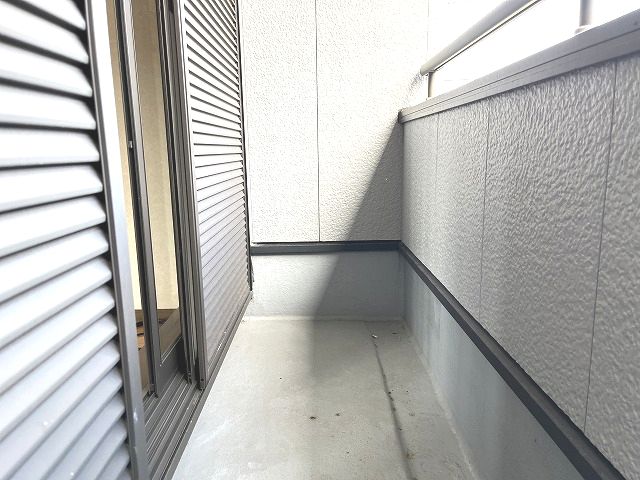 バルコニー　あたたかな日差しの降り注ぐバルコニー