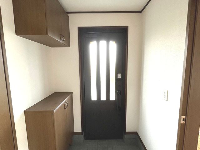 玄関　こちらが玄関になります