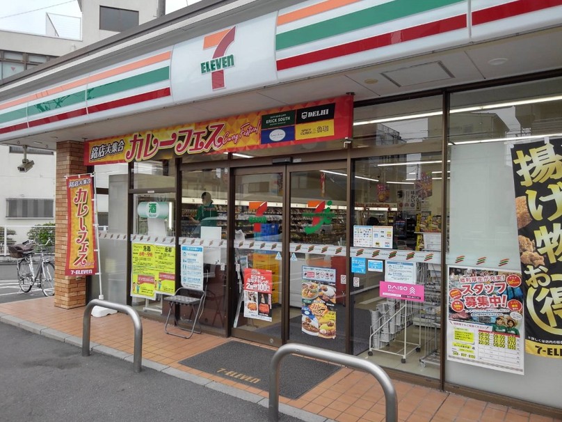 コンビニ　セブンイレブンさいたま鹿手袋店（コンビニ）まで338m