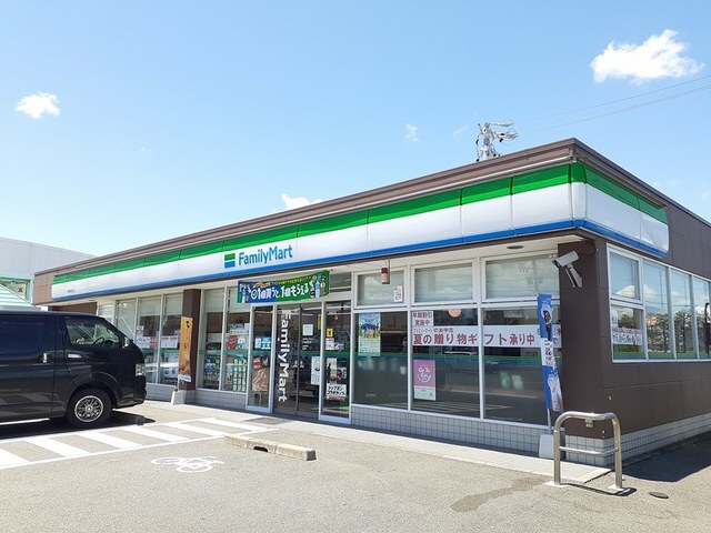 コンビニ　ファミリーマート　小牧味岡口店（コンビニ）まで500m