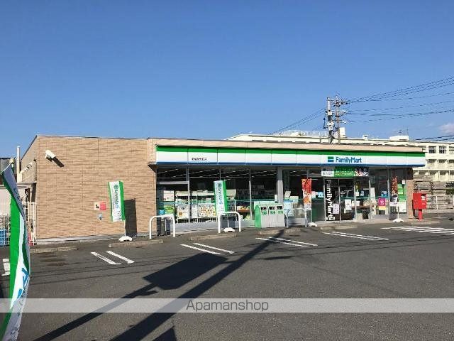 その他　ファミリーマート新居屋大日店（その他）まで220m