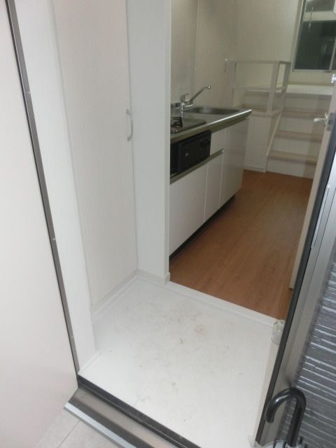 玄関　玄関下駄箱あり