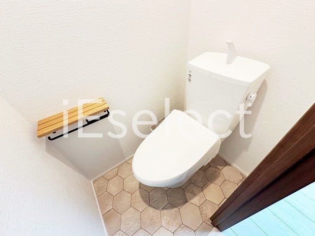 トイレ　温水洗浄便座付きのトイレ