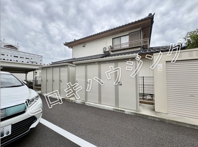 その他設備　敷地内には駐輪場、宅配ボックス、専用物置あり