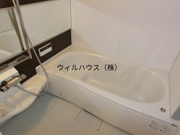 バス・シャワールーム　浴室乾燥機、追焚機能付の広々バスルーム！