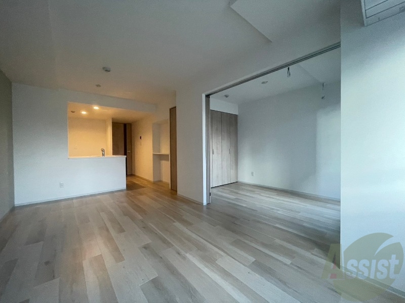 居室・リビング　広くてキレイなお部屋が広がっていて、充実した生活が送れそう。