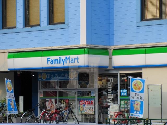 コンビニ　ファミリーマート王子神谷駅前店（コンビニ）まで296m