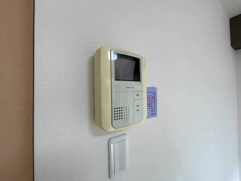 セキュリティ　ＴＶモニター付インターホンです。来客者の顔が見えるので安心！