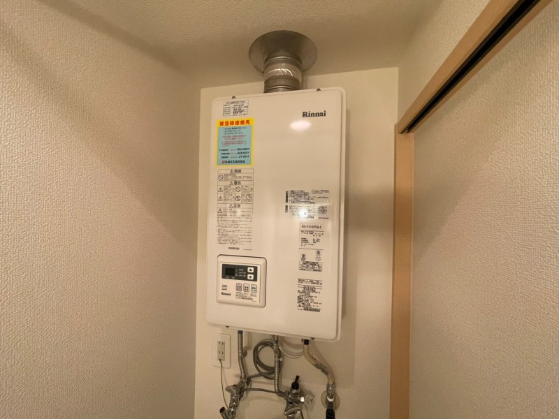 その他設備　給湯器は簡単操作で温度調整ができますよ。