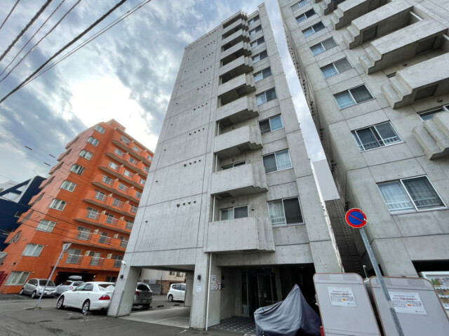 建物外観　札幌市中央区南５条西「ＴｒｅａｓｕｒｅＣｏｕｒｔＡ」