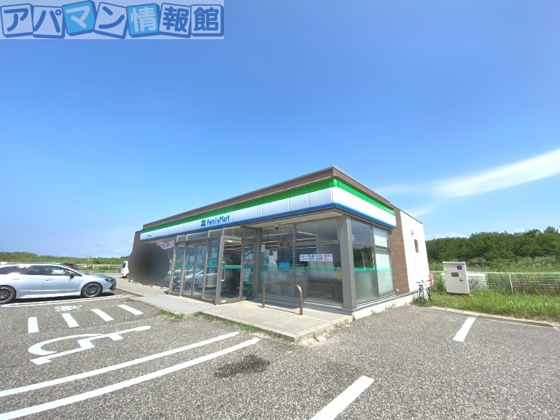 コンビニ　ファミリーマート新潟上新栄町店（コンビニ）まで930m