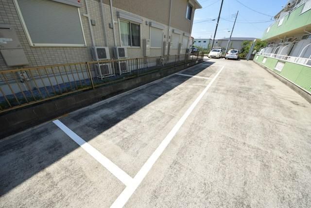 駐車場　敷地内駐車場あり