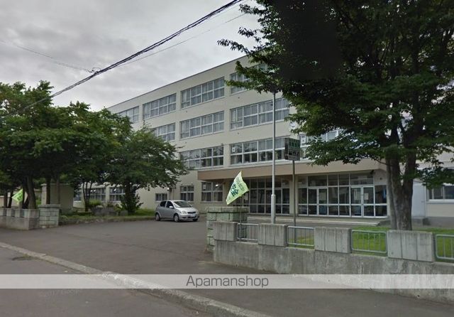 中学校　新琴似北中（中学校）まで929m