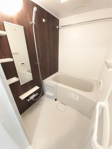 バス・シャワールーム　落ち着いた空間のお風呂です
