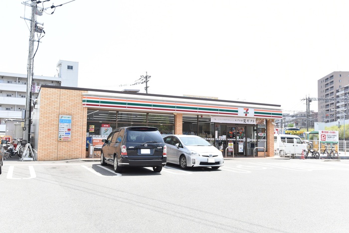 コンビニ　セブンイレブン吉塚1丁目店（コンビニ）まで43m
